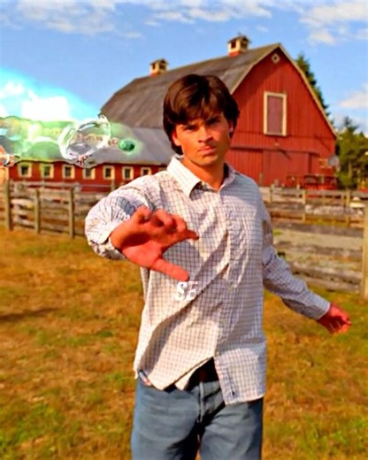 Young Superman is shot by Kryptonite Bullet #shorts