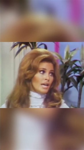 Raquel Welch Knew Exactly How to Handle Johnny Carson #shorts #shortsfeed #shortsvideo