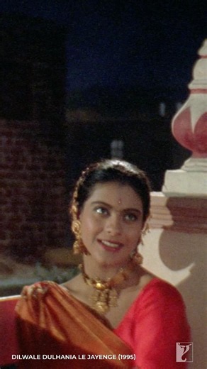 This #KarwaChauth #scene makes us smile everytime | #ShahRukhKhan | #Kajol | #DDLJ