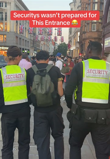 Hilarious Prank on Security Guards