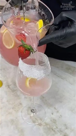 Strawberry Pink Lemonade #cocktail