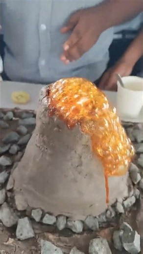 EPIC Volcano Eruption Model 🤯🌋 | Easy School Project Science! #shorts