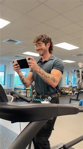 I hate cardio so I use my Steam Deck instead 🎮 #cardio #steamdeck #bodybuilding #motivation #OSRS