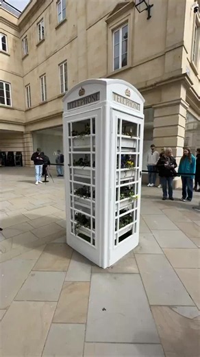Doodling On A Phonebox! _ Mr Doodle | doodle