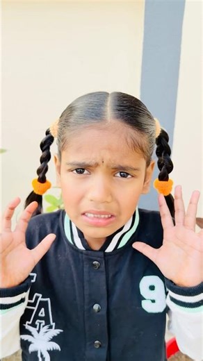 Smiti Ko chips chahiye 😳￼