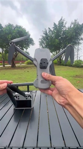 A drone perfect for complete beginners, with no complicated controls, even newbies can pick it up.