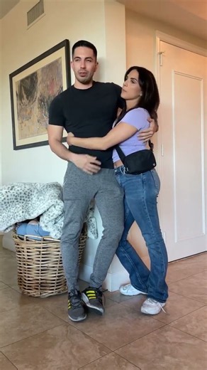 Cheaters don't get caught when wife comes home early...😂😂🤭🤭