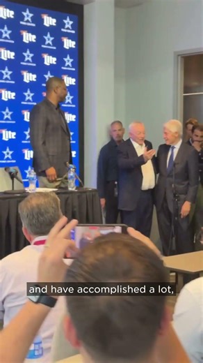 Former President Bill Clinton crashes Cowboys pre-NFL draft news conference