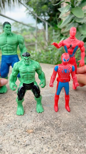 Spiderman And Hulk Small To Higth #spiderman #hulk #marveltoys