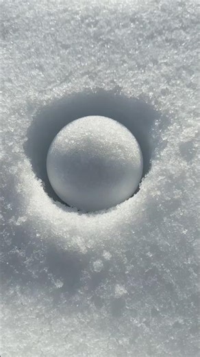 The crunchiest perfect snowball! ❤️ #satisfying #asmr #snow #wow #diy