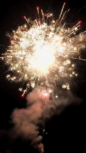 1 1.2 2 Inch 188 Shots UPSCALE Fireworks Cake #fireworks #fireworksdisplay #pyrography #4thofJuly #pyro #fireworkshow | Firework Cloud