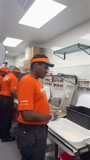 #MeganTheeStallion has officially opened her first ever Popeyes franchise 🥹🔥🍗👏🏾‼️ | 𝐑𝐀𝐏𝐎𝐋𝐎𝐆𝐘