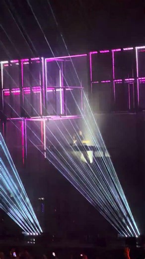 Martin Garrix playing Pressure Live in Toronto at RBC Amphitheatre on May 31/26