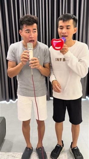 SH - Micro nào sẽ hát hay hơn || Micro song battle #shorts