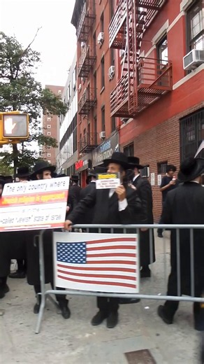 Today outside Gracie Mansion in New York City, Jewish New Yorkers gathered to declare clearly: Anti-Zionism Is Not Anti-Semitism.Opposing the State of Israel or refusing to attend the Israel Day Parade does not make someone anti-Semitic.Judaism is a religion, Zionism is a g-d less ideology movement.Zionism is a political movement. They are the the exact the opposite .Source @VOJews@ZohranKMamdani @NYCMayor @NYCMayorsOffice