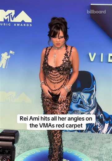 Gorgeous from every angle ✨ Rei Ami arrives at the 2026 #VMAs #reiami #huntrix #kpdh #vmas2026
