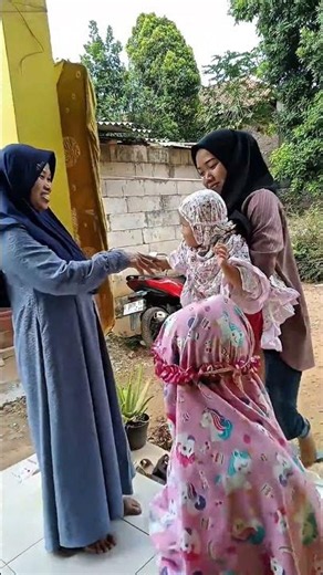 Ellora just got back from Quran recitation class with Alena and Mom