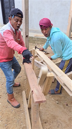 Look, my friend...!!! This is the most advanced tool in the world of construction... #woodworking