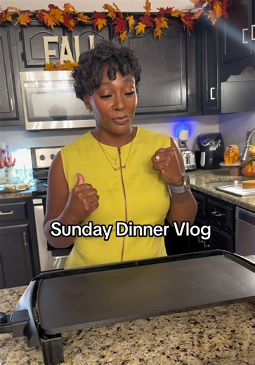 The Bears know they tick me off today! But it’s okay .. it’s still BEAR DOWN 🐻⬇️ .. Dinner was so good! I’m so happy to be in bed rubbing my feet together! I love my dress and ballerina shoes i had on today! 🥹💚 #sahm #eveningvlog #sundaydinner #dinnerideas #eveningvibes