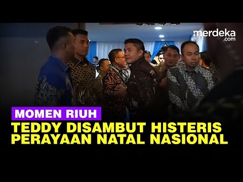 Seskab Teddy Disambut Histeris Saat Dampingi Prabowo Hadiri Perayaan Natal Nasional 2025