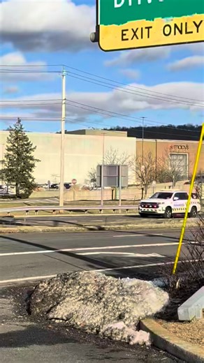 @rockland_1responders_ on Instagram: "1/7/2026 Rockland Paramedics Service Medic 5 Responding to a mva with injuries in Nanuet #rockland1responders #rocklandcounty #ems"