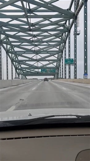 new hampshire/ maine border on interstate 95.