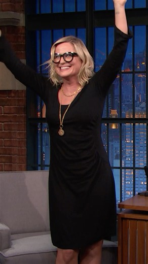 Amy Poehler loves to celebrate a sneeze 🤧