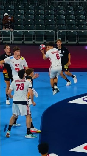 360° in-flight goal indoor?! 😳 #handball #håndbold #ehfeuro2026