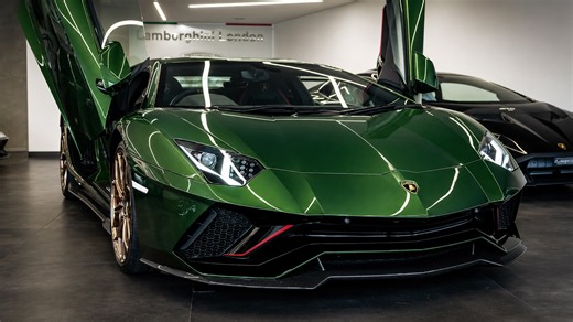 Lamborghini Aventador Ultimae arrives in stunning Verde Ermes