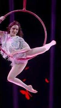 She makes it look so effortless! 🤩 #aerial #acrobatics #aerialhoop