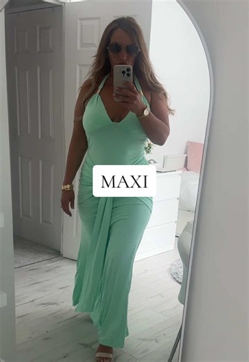 Maxi Dress Bikini OOTD: Midsize Summer Holiday Style