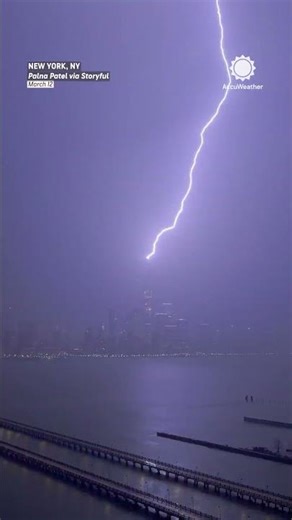 Lightning storm over Manhattan: World Trade Center struck 4 times