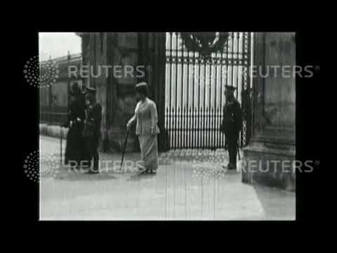 1918 American troops march through London
