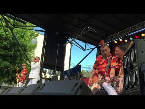 Me First and the Gimme Gimmes - "Rocket Man" (Elton John) LIVE Fat Wrecked for 25 Years 2015