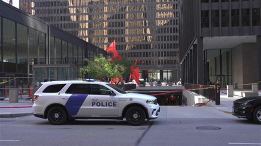 Chicago police take man in custody after shots fired outside federal building, no one was injured
