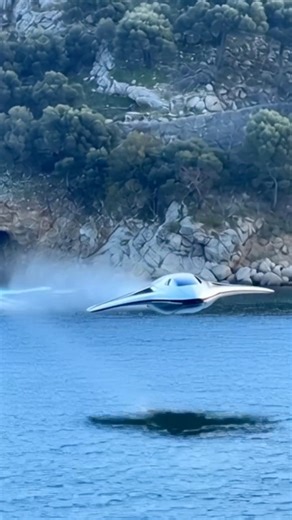 Shocking UFO Sighting in USA: Alien Spacecraft Emerges from California Pacific Ocean Cave, Stuns Local Fishermen with Dazzling Show Before Vanishing into Sky! #pacificocean #cave #california #fishermen #UFO | Defineye Giden Yol - The way to The Treasure