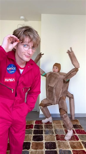 Funny Project Hail Mary Cosplay 🚀🪨 Unexpected Halloween Costume Idea Ryland Grace and Rocky