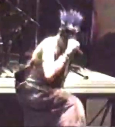 //Mudvayne performing “Dig” at the “Xcel Energy Center” in St. Paul, Minnesota on April, 7th, 2001!// #mudvayne #chadgray #gregtribbett #ryanmartinie #matthewmcdonough