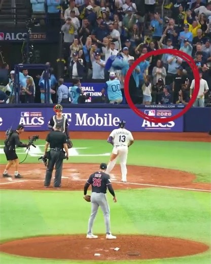Caminero Spots Randy Arozarena in the Crowd and Hits Him With the Pose 🙅‍♂️🔥
