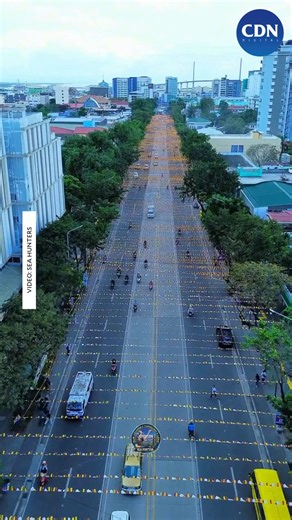 SINULOG FEVER IS ON 🎉 WATCH: The iconic red and yellow banderitas now line Osmeña Boulevard as Cebu gears up for Sinulog Festival 2026, with the grand parade set to happen on January 18. 📹: SEA HUNTERS via Neil Povadora #CDNDigital | CDN Digital