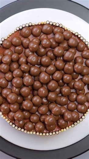 #shorts Chocolate Cake with Kitkat, Satisfying Video Top Cake #cake #satisfyingcake