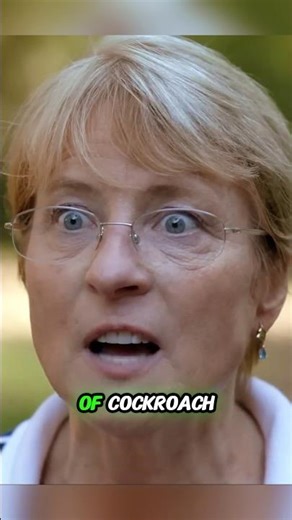 This Hoarders House Is Infested With Cockroaches 🤯🤢