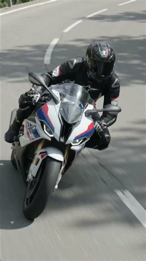 Superbikes Shootout: BMW S 1000RR vs Kawasaki Ninja ZX-10R#bmw #bike #youtube #shortsfeed