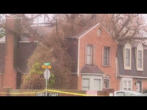 Tree falls onto townhomes in Virginia Beach