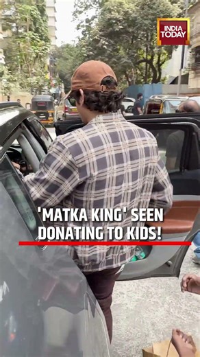 Viral Video Shows Vijay Varma Interacting With Children #viralvideo #bollywood #vijayvarma
