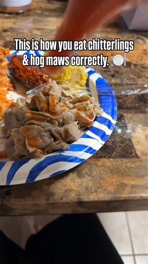 Zayvion Z. Mitchell on Instagram: "This is how you eat chitterlings & hog maws correctly. 🍽️"