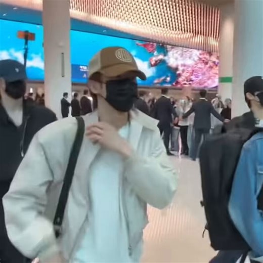 rubbing his eyes he must be so tired. have a good rest jake 🫳🏻🫳🏻🫳🏻