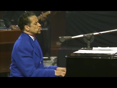 Richard Smallwood with Vision - "Total Praise"