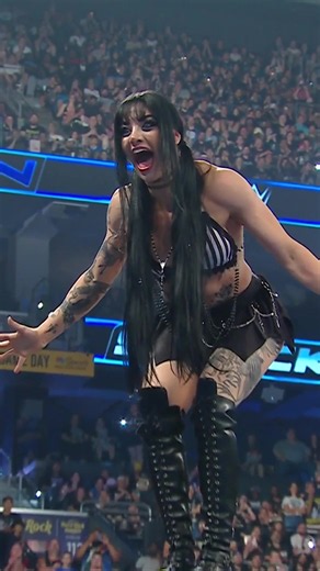 #AlexaBliss is back AND #TatumPaxley is here 😱😱 #SmackDown #WWE | tatum paxley