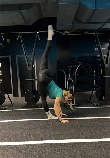 Dynamic stretching on beat as well😂 #gym #fyp #dynamic #stretch #flex